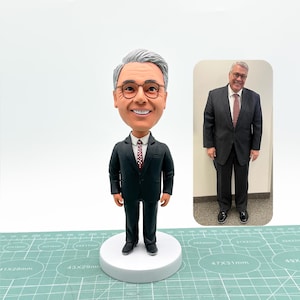 Personalized bobbleheads, custom father bobbleheads, family member gifts, bobblehead birthday gifts, anniversary gifts, Christmas gifts