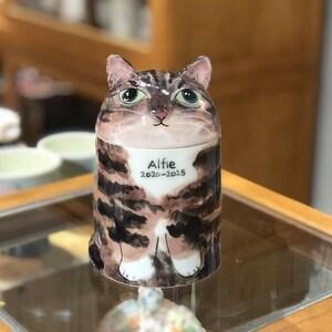 Personalized custom cat urns, dog urns, personalized pet keepsakes, special memories, with hemispherical lids, with or without names