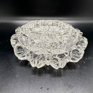 Rare Set of Clear glass Hazel Atlas nesting Ashtrays snowflake design