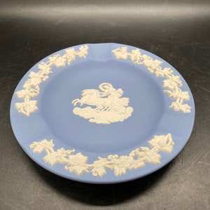 Vintage Blue Wedgewood Jasperware 4 3/8" round small Ashtray