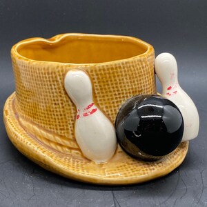 Vintage Kitsch Ceramic Hat Bowling ball/Pins Ashtray