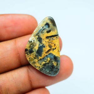 Vintage Kawanite Jasper Cabochon: Shield Cut Loose Gemstone, 32.75 Cts (35X21X6 MM)