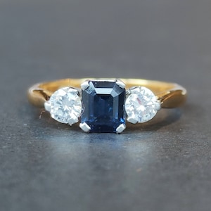 Art Deco Style Vintage 18ct Gold Sapphire Diamond Ring