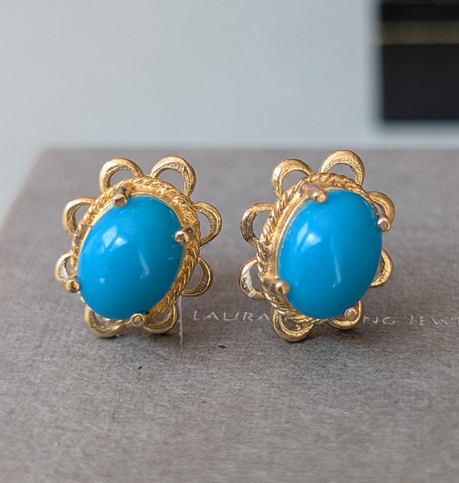 Pretty Vintage 9ct gold turquoise stud earrings