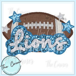 Può includere: Un pallone da football blu e argento con la parola "Lions" in glitter argento in cima. Il pallone da football è circondato da stelle argentate.