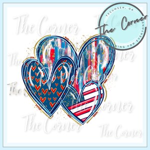 Könnte beinhalten: Zwei überlappende Herzen mit einem rot-weiß-blauen patriotischen Design. Die Herzen sind in Gold umrandet und haben eine abgenutzte, strukturierte Optik. Der Hintergrund ist weiß.
