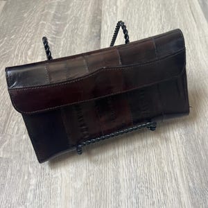 Bruine portemonnee van echt palingleer, chequeboek