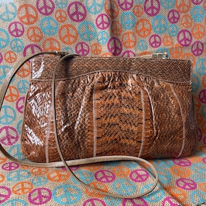 Cartera de hombro vintage de piel de serpiente marrón 'LaBelle'