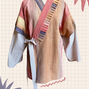 Blusa inspirada en el Hanbok: estampado floral marrón y naranja o rosa, mangas a cuadros, camisa de tela reciclada.