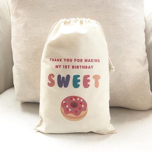 Impression personnalisée du logo d'anniversaire donut sucré | Sac Message Cadeaux en coton naturel avec cordon de serrage - Imprimer au Canada