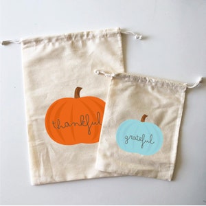 Sac cadeaux en coton naturel pour Thanksgiving citrouille d'automne avec cordon de serrage - Message personnalisé | Impression au Canada