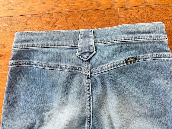 Vintage Y2K cropped Wrangler Jeans with tab detai… - image 4