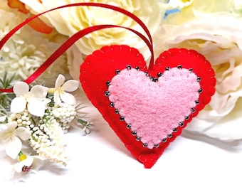 Adorno de corazón de fieltro: decoración con cuentas para San Valentín