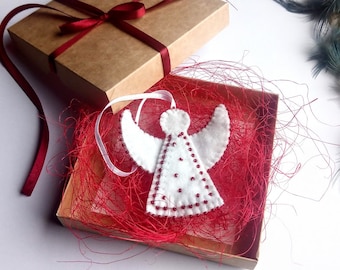 Ángel de fieltro: adorno navideño con cuentas en caja de regalo