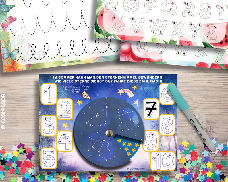 May include: A printable worksheet with a star-filled night sky and a spinning wheel with numbers 1 through 10. The text reads "IM SOMMER KANN MAN DEN STERNENHIMMEL BEWUNDERN. WIE VIELE STERNE SIEHST DU? FAHRE DIESE ZAHL NACHI DREHE DAZU DAS RAD UND ZAHLE DIE ANGEZEIGTEN STERNE!"