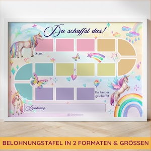 Puede incluir: Un cuadro de recompensas colorido con temática de unicornio. El cuadro tiene un arcoíris, estrellas, nubes y mariposas. El texto en el cuadro dice "Du schaffst das!" y "Du hast es geschafft!"