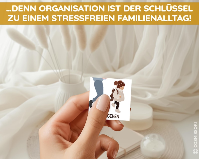May include: A white card with a cartoon illustration of a person walking. The text on the card reads "GEHEN".