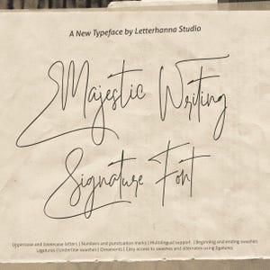 Peut inclure: Une conception de police numérique avec les mots "Majestic Writing" et "Signature Font" en écriture cursive élégante. Le texte noir est sur un fond beige texturé. Le texte supplémentaire en bas énumère les fonctionnalités telles que les majuscules et minuscules.