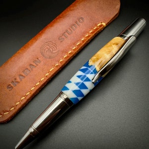 Bayerischer Kugelschreiber, Benutzerdefinierter Bayernwappen Drehkugelschreiber, Handgefertigter Luxuriöser Kugelschreiber im Parker-Stil, Handgefertigtes Stiftetui aus echtem Leder