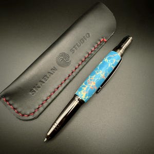 Blauer Marmor Kugelschreiber, Custom Trustone Drehkugelschreiber, Handgefertigter Luxuriöser Kugelschreiber im Parker-Stil, Handgefertigtes Stiftetui aus echtem Leder
