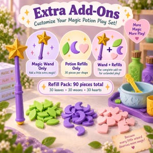 Peut inclure: Un kit d'accessoires de jeu de potion magique comprenant une baguette violette avec une étoile dorée et 90 petites pièces dont 30 feuilles vertes, 30 lunes violettes et 30 cœurs roses. L'ensemble inclut des étiquettes Magic Wand Only, Potion Refills Only, Wand + Refills et Refill Pack indiquant 90 pièces au total.