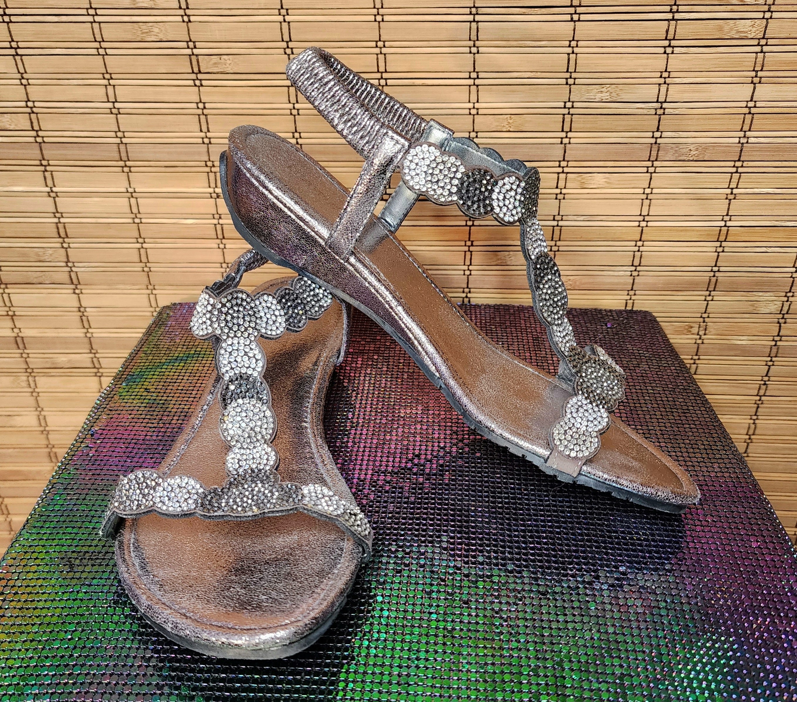 Low clearance black wedges