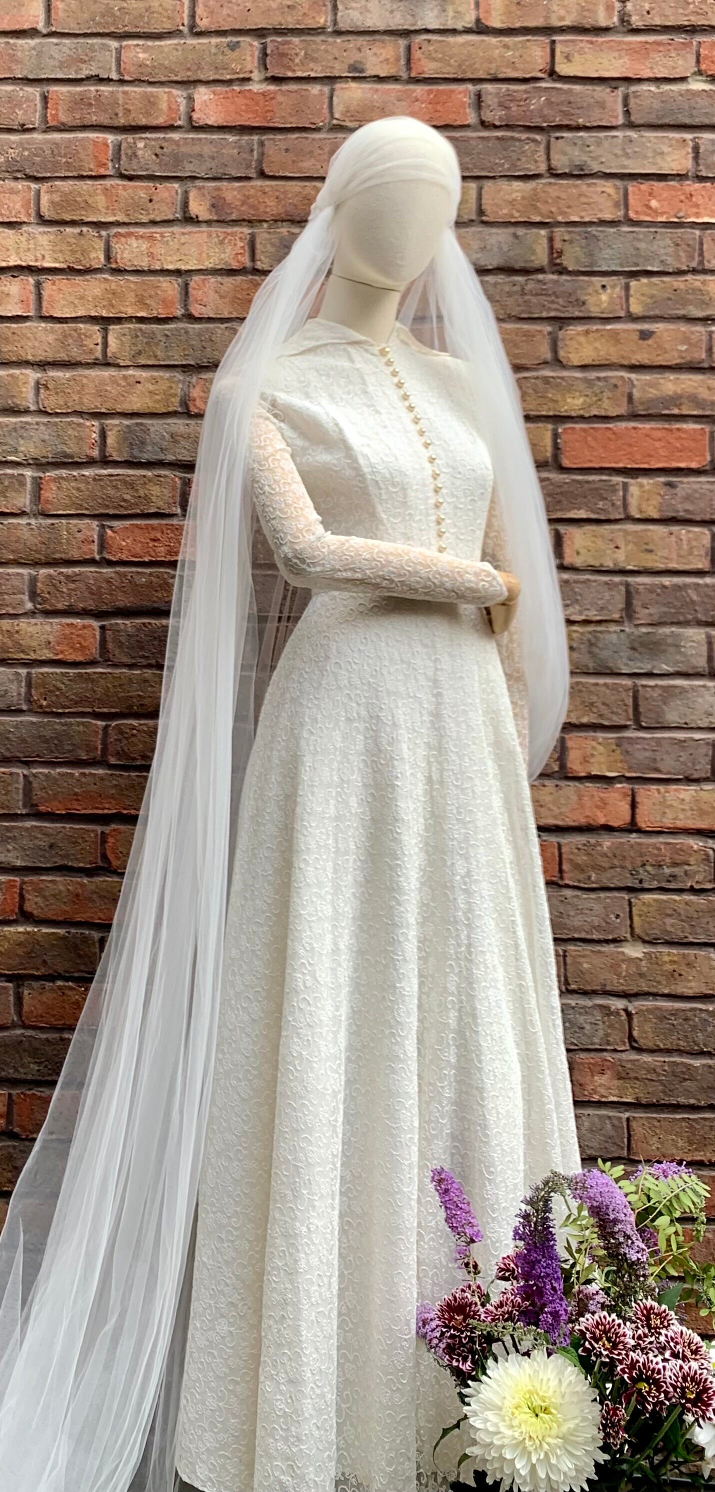 40s Lace Wedding Gown/ Vintage Fit Flare Dress/ 40s Pearls Buttons