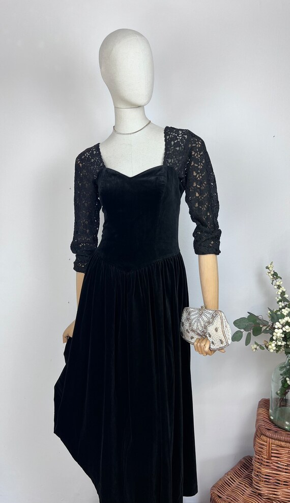 Laura Ashley 80s Velvet & Lace Dress/ Vintage Black Maxi Dress/ 80s Laura  Ashley Prom Dress - Etsy