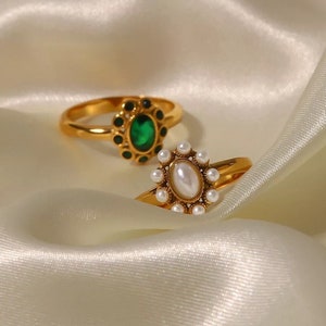 Vintage pearl ring, Tarnish free ring, Emerald ring, Waterproof ring, 18K Gold filled ring, dainty flower ring, trendy rings for her him.