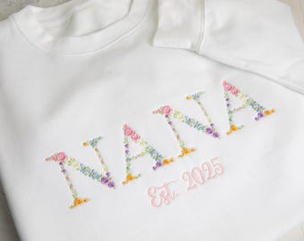 Nana Sweatshirt, Mummy custom Jumper, personalised embroidered floral letter, gift for mum, Mama, New mom gift, Baby shower, Birthday gift.