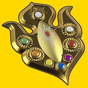 Puede incluir: Un colgante dorado y ornamentado con un diseño central alargado que presenta un motivo de sol. El colgante está adornado con varias piedras preciosas de colores, incluyendo blanco, verde, naranja, rojo, morado, amarillo y azul, engastadas en engastes dorados decorativos.