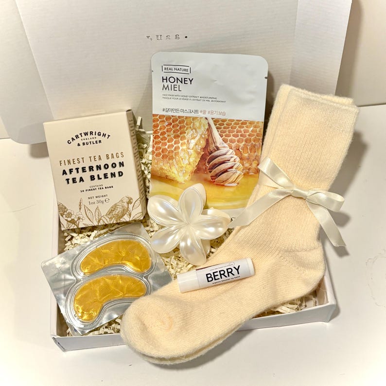 Caja de regalo "Mejórate pronto" (Reino Unido): Manta acogedora, taza y spa - Pensando en ti Lil' Honey Glow Box