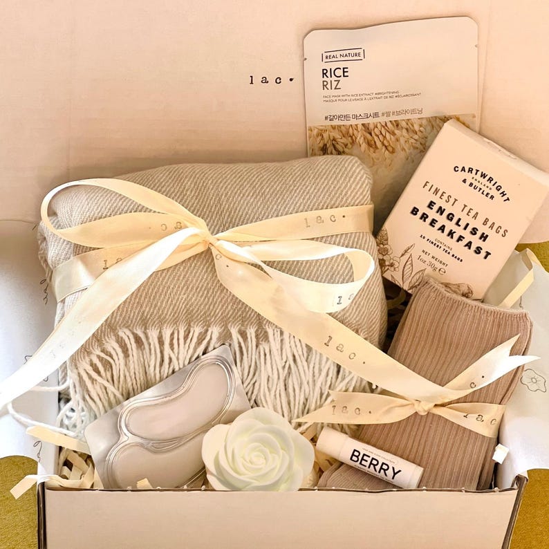 Caja de regalo "Mejórate pronto" (Reino Unido): Manta acogedora, taza y spa - Pensando en ti imagen 2