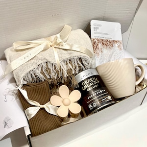 Hygge Gift Box z kocem, Wysyłanie uścisków, Myślenie o Tobie, Prezent na szybki powrót do zdrowia, Prezent dla kobiet, Żałoba, Prezent motywacyjny, Dziękuję