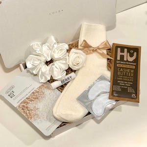 Caja de regalo "Mejórate pronto" (Reino Unido): Manta acogedora, taza y spa - Pensando en ti Little Choco Spa