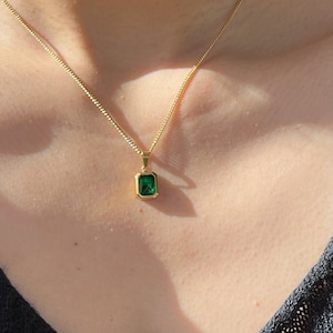 Hunter green best sale necklace