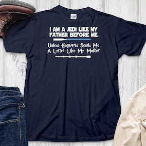 Camiseta Jedi de Hogwarts, De tal palo, tal Jedi, divertida camiseta de mago, sable de luz mágico, regalo para fans, camiseta geek, regalo para él