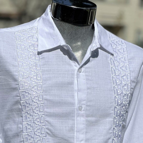 Men White Guayabera Linen/Cotton elegant fresh wedding vacation white silk embroidery short sleeve bottom down pockets Mexico sport boho