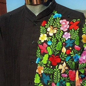 Unique style black Guayabera 100 linen fresh wedding men beautiful floral embroidery long embroidered both sides button down Mexico