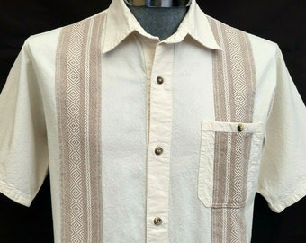 Kubanisches weißes Guayabera-Hemd für Herren aus 100 % Baumwolle mit Manta-Vorwäsche, Hochzeitshemd, Herren-Stickerei, kurze Ärmel, Knopfleiste, Retro-Stil, hergestellt im mexikanischen Bauernstil