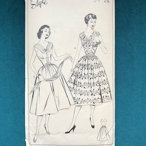 Style 944 Women&#39;s Day Dress Pattern
