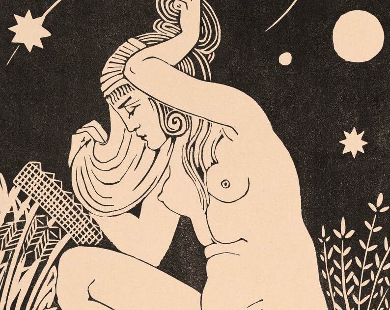 Puede incluir: Una ilustraci&oacute;n en blanco y negro de una mujer con el pelo largo, de pie en un campo de hierba. La mujer est&aacute; desnuda y tiene los brazos levantados por encima de su cabeza. El fondo es un cielo oscuro con estrellas.