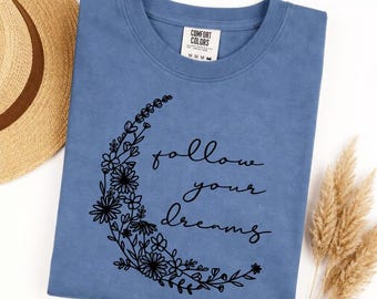 Comfort Colors Follow Your Dreams Floral Crescent Moon T-Shirt, Inspirational Botanical Graphic Tee, Aesthetic Boho Celestial Gift for Her