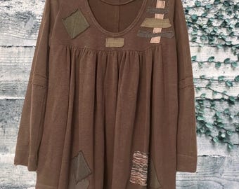 Sudadera de manga larga de tejido de rizo reciclado, desgastado y con parches de Free People