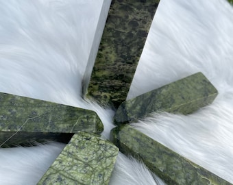Serpentine tower, Serpentine, crystal healing, crystal towers