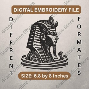 Könnte beinhalten: Digitales Stickmuster mit einer schwarz-weißen Illustration einer ägyptischen Pharaonenbüste. Der Text enthält "DIGITAL EMBROIDERY FILE", "DIFFERENT FORMATS" und "SIZE: 17,3 x 20,3 cm".
