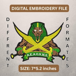 Puede incluir: Archivo de bordado digital con un diseño detallado de una figura similar a un faraón con espadas cruzadas. El diseño es en marrón, verde y amarillo, con el texto "A.E.A.O.N.M.S." en una pancarta verde. El tamaño es de 17,8 x 13,2 cm.
