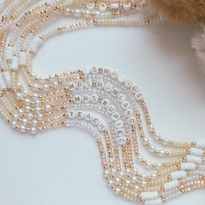 新品 ニュートラルカラー 教師用ランヤード、ビーズ付きランヤード、上品なランヤード、名入れ可能な教師用ランヤード、ホワイト、ゴールド、ビーズ付き、カスタマイズ可能、バッジホルダー