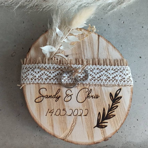 Personalisiertes Ringkissen aus Holz mit Trockenblumen-Anstecker / Ringscheibe / Holzringscheibe / Boho Hochzeit / Vintage Hochzeit