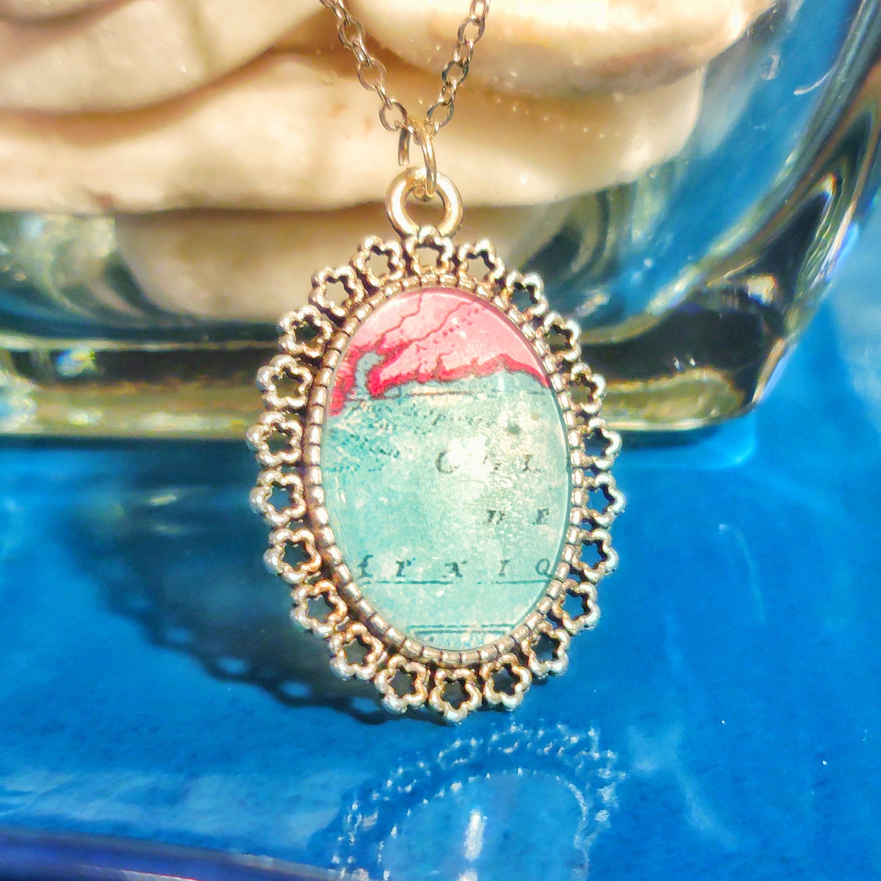 Antique Silver Oval Pendant Necklace 